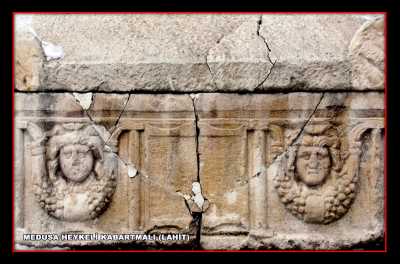 Yozgat Müzesinde Bulunan Medusa Heykeli Kapartmalı (Lahit)