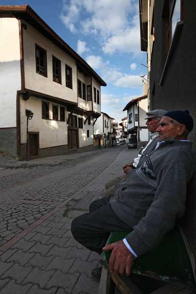 Halit Sokak
Foto İl Kültür ve Turizm Müdürlüğü Araştırmacı  Ömer Işıdan'dan alınmıştır.