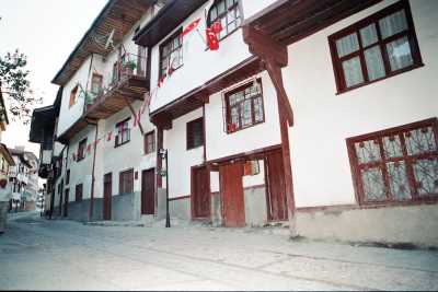 Halit Sokak
Foto İl Kültür ve Turizm Müdürlüğü Araştırmacı  Ömer Işıdan'dan alınmıştır.