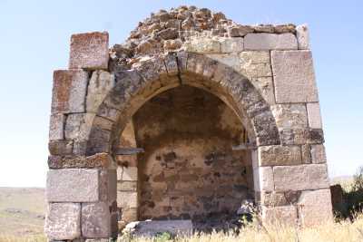İlimiz, Akdağmadeni İlçesi Muşali Köyü'nde Bulunan;
'Ali Çelebi Çelebi Türbesi'