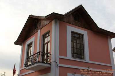 İstasyon Gümrük (Kültür ve Turizm Müdürlüğü) Binası
Fotoğraf; Zekeriya Kurtulmuş
Kırklareli İl Kültür ve Turizm Müd. Folk. Arş.