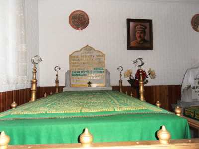 Yozgat Merkez Sarı Topraklık Mezarlığında Bulunan;
Mutasavvıf Esseyyid Şeyh Osman Nuri Bağdadi (Ölmeztoprak) Hazretleri'nin Türbesi
