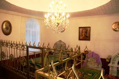 Yozgat Merkez Sarı Topraklık Mezarlığında Bulunan;
Mutasavvıf Esseyyid Şeyh Osman Nuri Bağdadi (Ölmeztoprak) Hazretlerinin Türbesi
