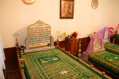 Yozgat Merkez Sarı Topraklık Mezarlığında Bulunan;
Mutasavvıf Esseyyid Şeyh Osman Nuri Bağdadi (Ölmeztoprak) Hazretlerinin Türbesi
