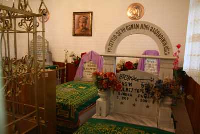 Yozgat Merkez Sarı Topraklık Mezarlığında Bulunan;
Mutasavvıf Esseyyid Şeyh Osman Nuri Bağdadi (Ölmeztoprak) Hazretleri'nin Türbesi
