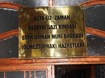 Yozgat Merkez Sarı Topraklık Mezarlığında Bulunan;
Mutasavvıf Esseyyid Şeyh Osman Nuri Bağdadi (Ölmeztoprak) Hazretleri'nin Türbesi
