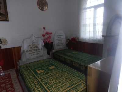 Yozgat Merkez Sarı Topraklık Mezarlığında Bulunan;
Mutasavvıf Esseyyid Şeyh Osman Nuri Bağdadi (Ölmeztoprak) Hazretleri'nin Türbesi

