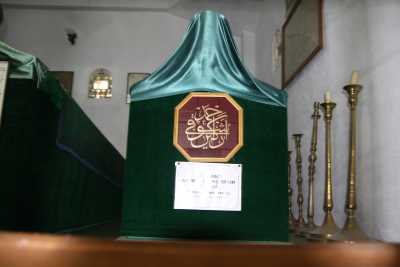 'Şeyhzade Ahmet Efendi Türbesi'
Yozgat Merkez Taş Köprü Mah. Hastane Cad. Ahmet Efendi Caminin bitişiğinde bulunmaktadır.
