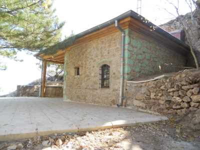 Üryan Baba Türbesi