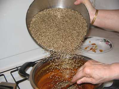   Nas Kazan, Ş. (2012). İstanbul, Burdur Yemekleri ve Kültürü  (Kenevir Helvası)
(Renkli fotoğraf)