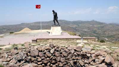 'KOCATEPE ATATÜRK ANITI VE KİTABESİ' Afyonkarahisar İl Kültür ve Turizm Müdürlüğü Arşivi - Metin ÜNAL