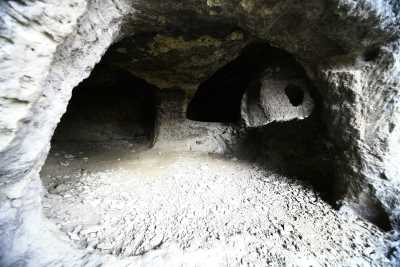 SAKAELİ KAYA YERLEŞİMLERİ*

*ÇANKIRI İL KÜLTÜR VE TURİZM MÜDÜRLÜĞÜ (2007)

*FOTOĞRAF : M.KEMAL KARATATAR