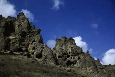 SAKAELİ KAYA YERLEŞİMLERİ*

*ÇANKIRI İL KÜLTÜR VE TURİZM MÜDÜRLÜĞÜ (2007)

*FOTOĞRAF : M.KEMAL KARATATAR