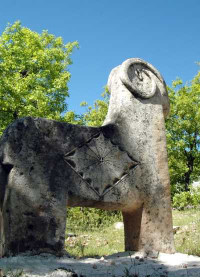 Koç Biçimli Mezar Taşı