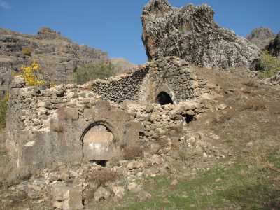 Gölbağı Ermeni Kilisesi Kalıntısı Mazgirt