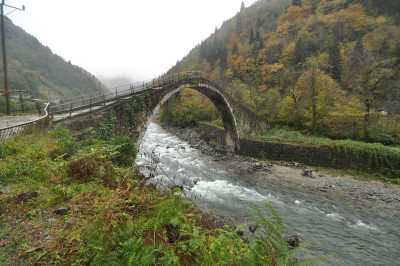 Şenyuva Köprüsü 
Kaynak: Rize İl Kültür ve Turizm Müdürlüğü Fotoğraf Arşivi