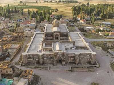 TARİHİN TANIKLARI HANLAR