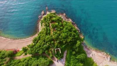 Ceneviz Kalesi ve Plajı