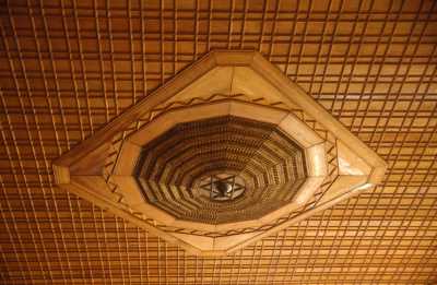 Safranbolu evlerinde genellikle bulunan ahşap tavan göbegi 